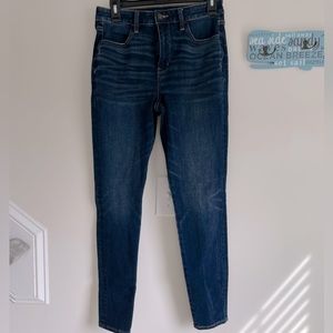 American Eagle Super high rise jegging size 8 regular